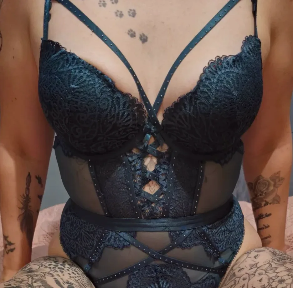 Claudia, 28