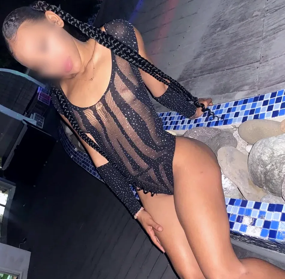 Claudia, 20