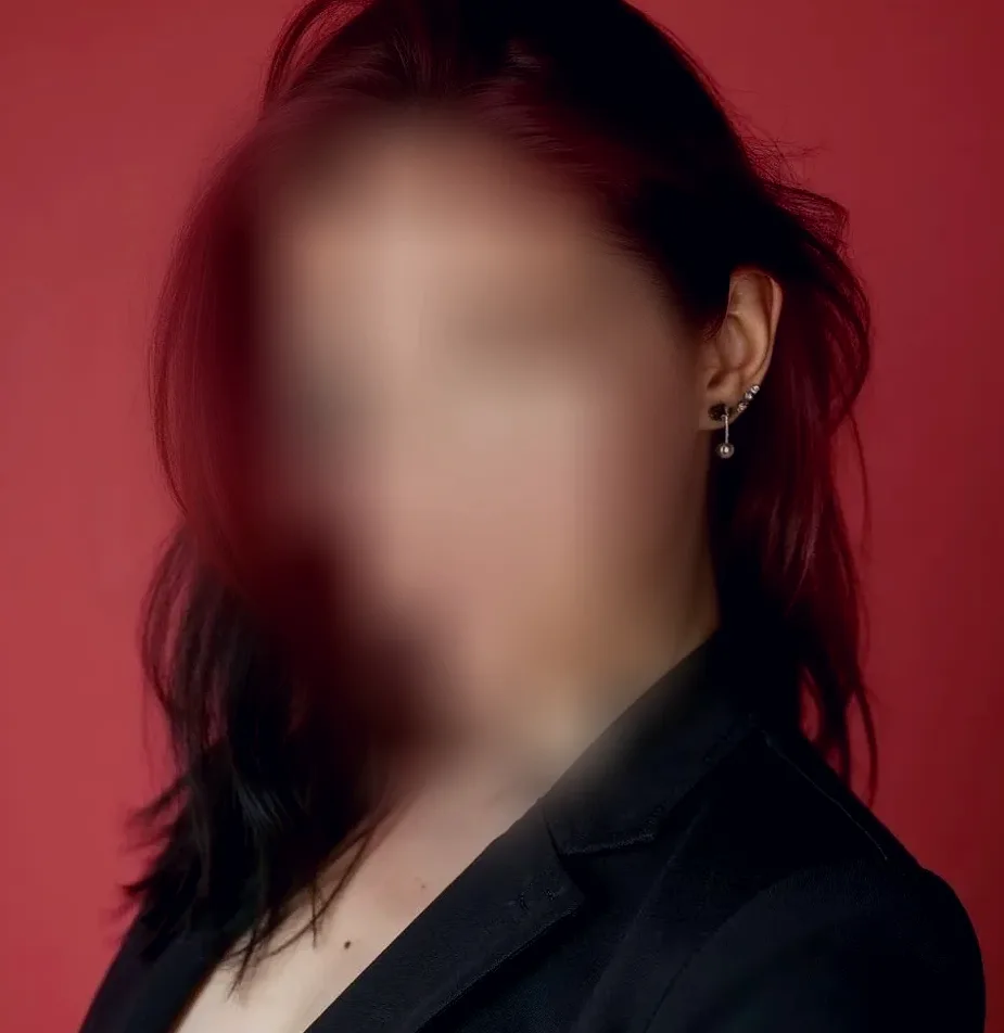 Luisa, 35
