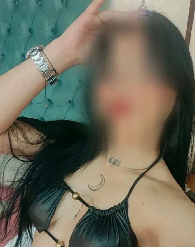 Sarah, 24